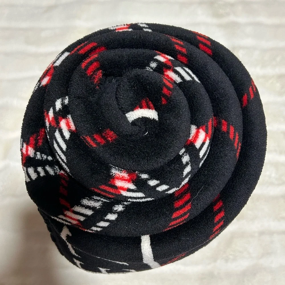 Victoria’s Secret 2025 Holiday Cozy Plush Blanket Black Plaid OS